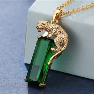 Emerald Green Panther Pendant Necklace. NWT